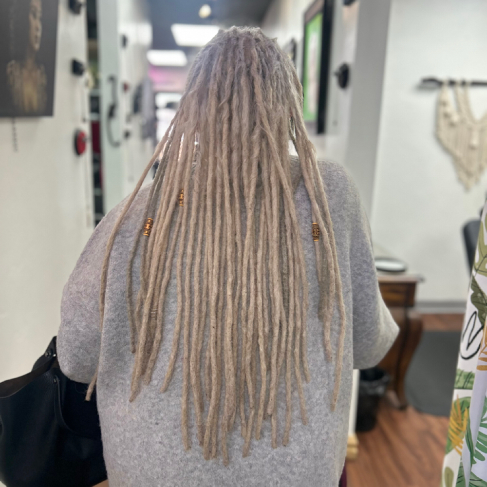 Loc Extensions at FeelsNFray, LLC in Oklahoma City, OK
