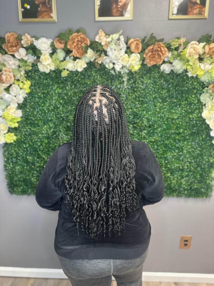 Medium Knotless at Cashstyles in Pennsauken, NJ