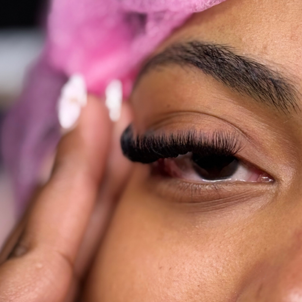 Cloud Lashes 3 Weeks Fill at LELELUXE in Lebanon, PA