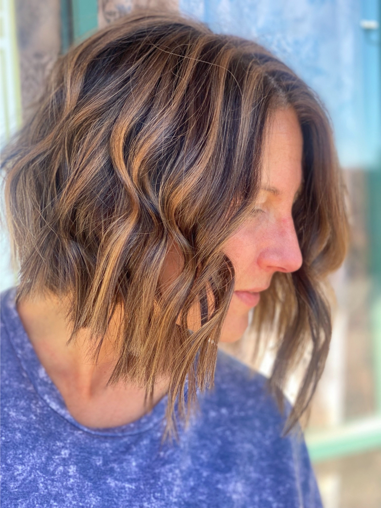 Women’s Haircut & Style