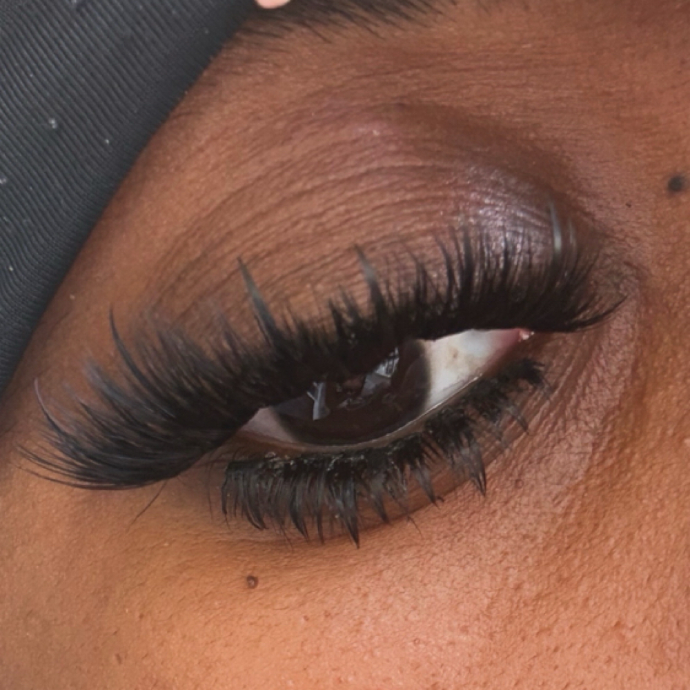 Model Sets at Niyah Lash Co. in Albany, GA