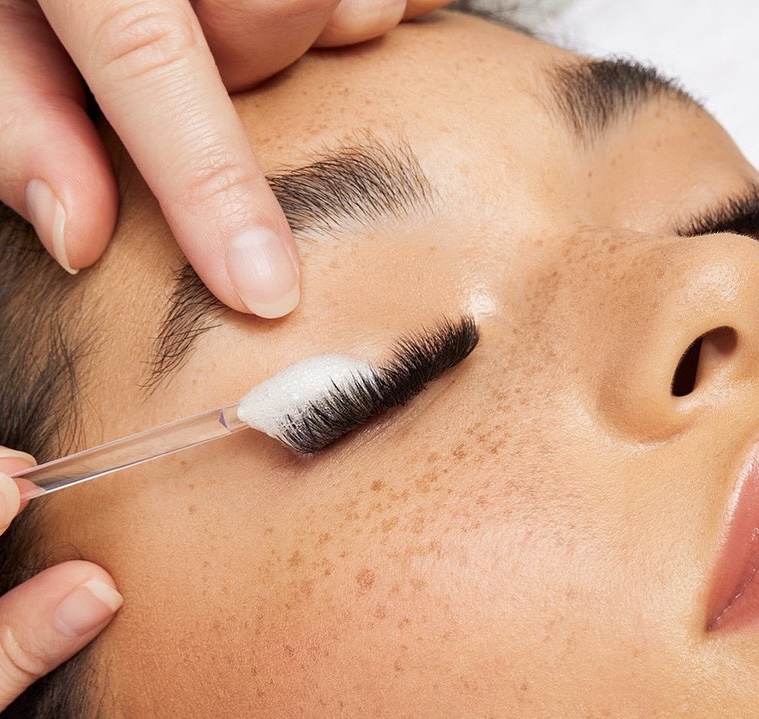 Lash Bath