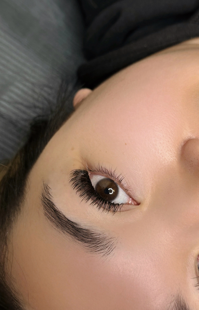 Full set Of Eyelash Extensions