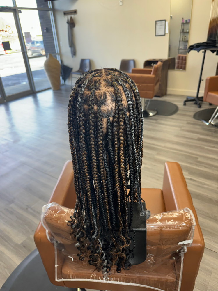 Knotless Braids (Medium)
