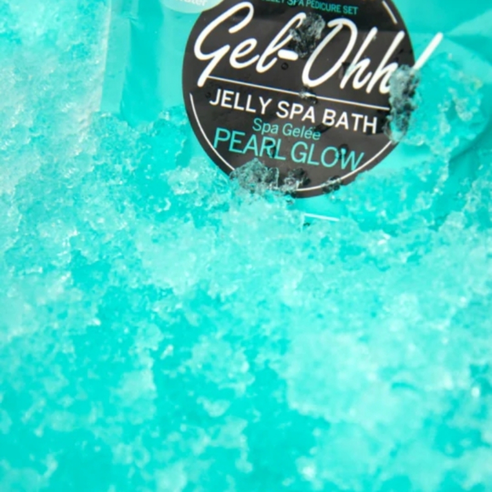 Gel-Ohh! Hydrating Jelly Soak at Violet Thistle by Haley in Galion, OH