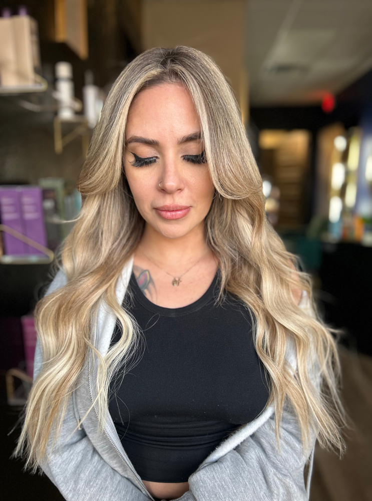 Shampoo/ Blowout & Style