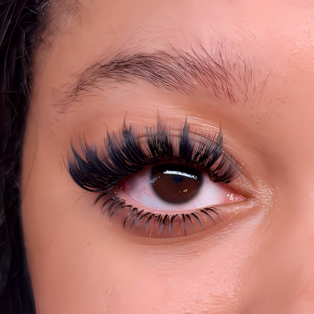 Bottom Lashes at Boojie Minks in Oak Park, MI