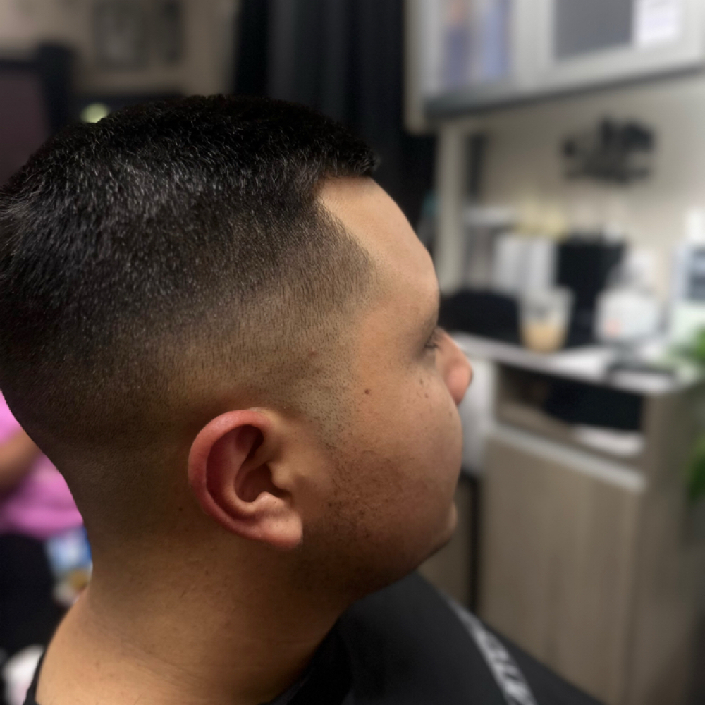 Men Haircut at JR HairStudio in Cudahy, CA