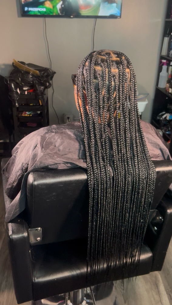 Medium Knotless Braids