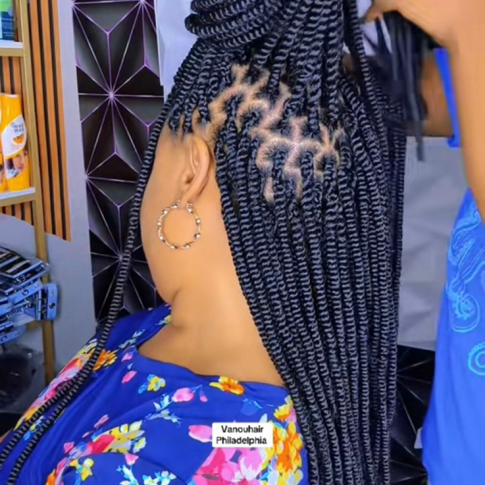 Ez Twist at Vanouhair beauty in Philadelfia, PA