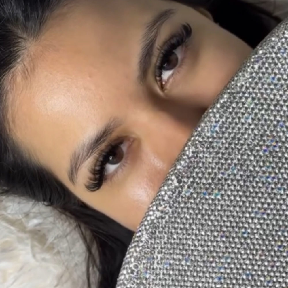 Hybrid Refill at FLAWLYSSS LASHES in High Point, NC