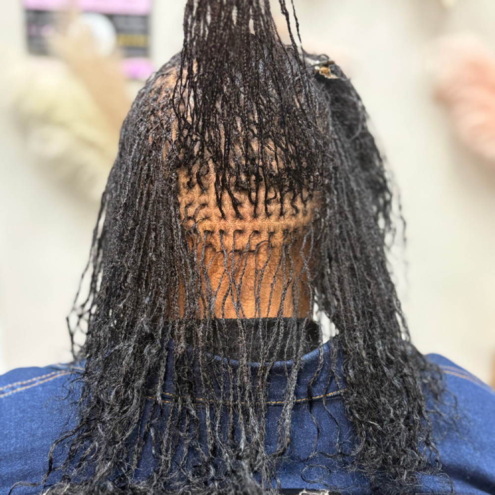 Sisterloc Retie 4 Weeks (Shoulder) at 𝐀𝐧𝐨𝐢𝐧𝐭𝐞𝐝 𝐋𝐨𝐜𝐬™ 𝐓𝐫𝐢𝐜𝐡𝐨𝐥𝐨𝐠𝐲 𝐒𝐭𝐮𝐝𝐢𝐨𝐬 in Chicago, IL