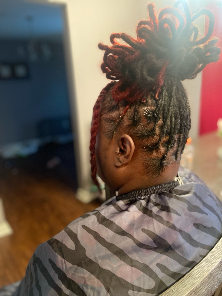 LOC INSTALL SPECIALš„³ at Ari Locs and Styles in Cincinnati, OH