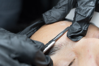 Deluxe Dermaplaning facial