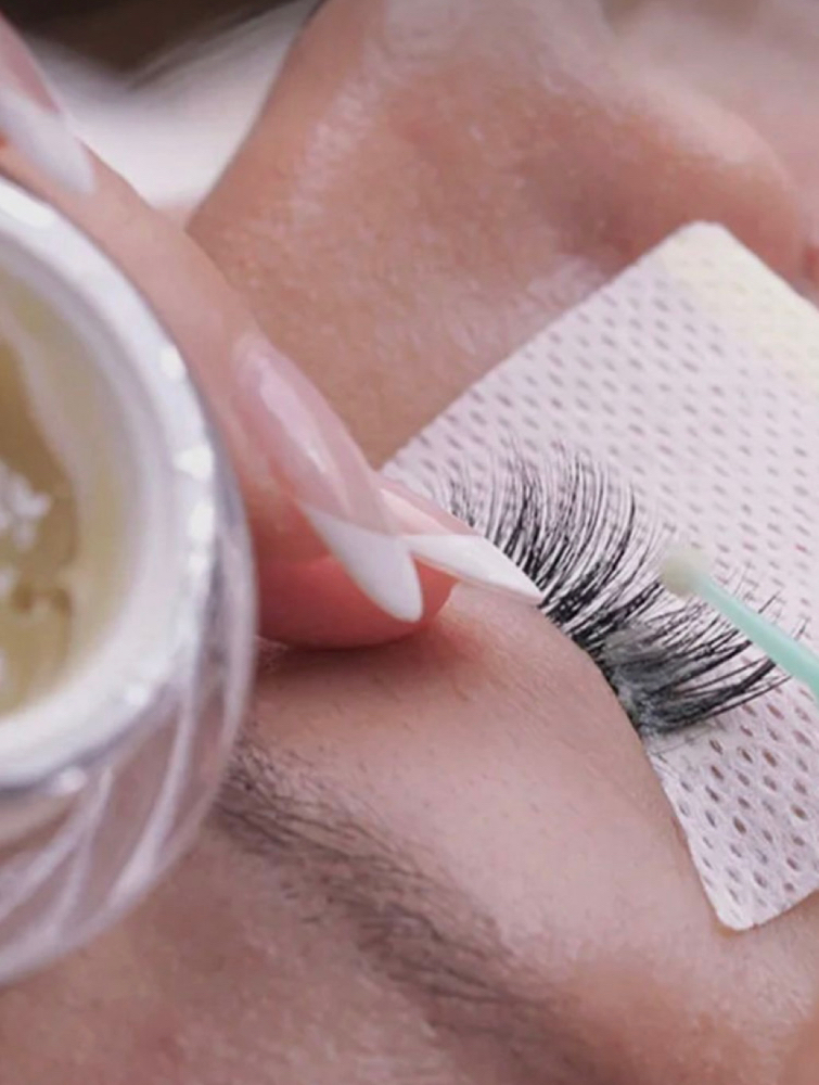 Remove Lash Extensions