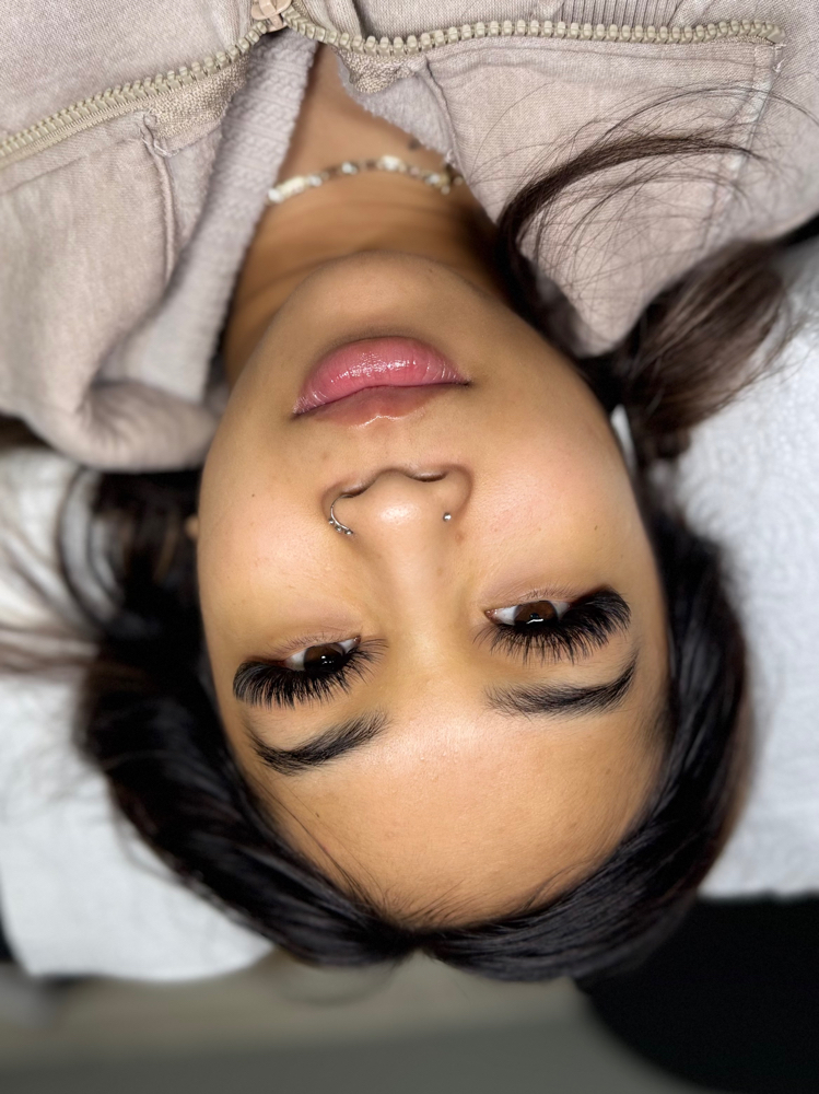 Mega/Volume Lash Extensions