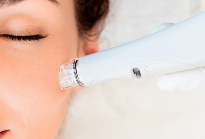 HYDRAGLOW FACIAL