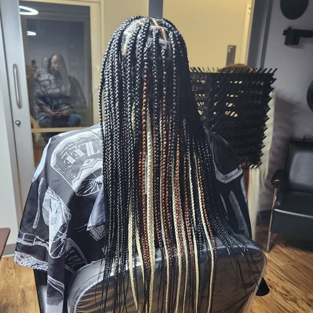 Large Mystery Knotless Experience at Empire Beauty Bar in Cincinnati, OH