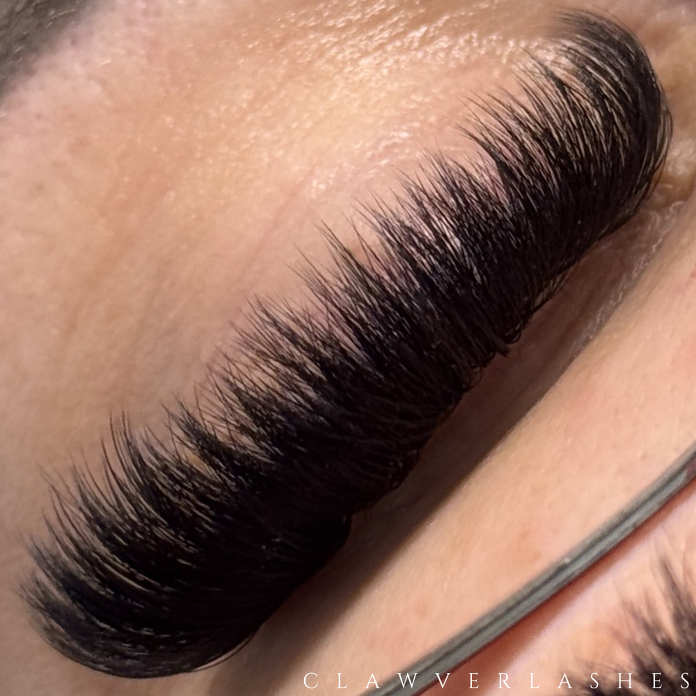 UV Mega Full Set at CLAW-VER LASHES in Queen Creek, AZ