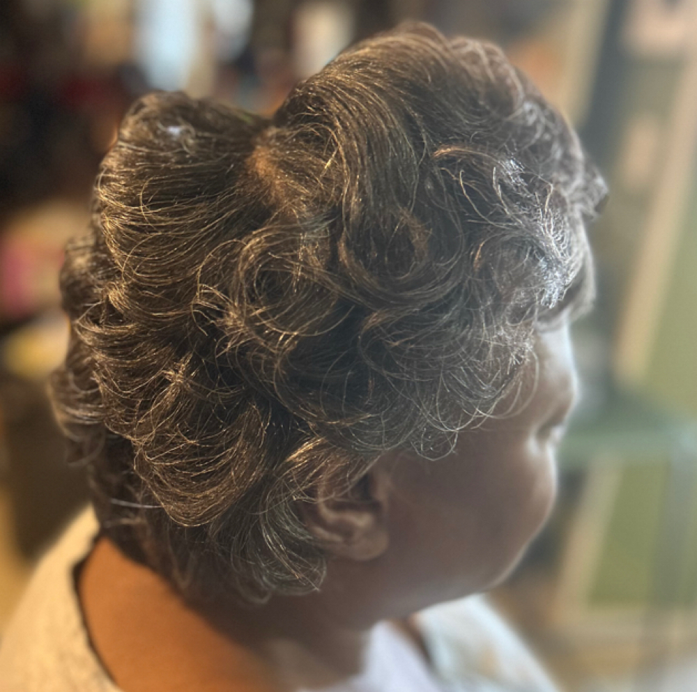 Shampoo & Style (Natural/Relaxed) at The Beauty Bar in Leland, MS