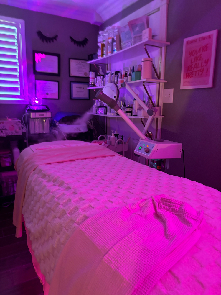 HydroGlow + Blueberry Detox at Klarysah’s Beauty Bar LLC in Dinuba, CA