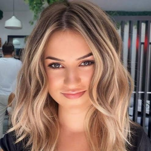 Short to Medium Hair Blowout at Matthew Michaels Salon Experience in Orlando, FL