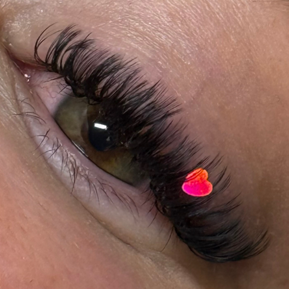 Volume Fullset at Beauty Vault By Bella in North Olmsted, OH