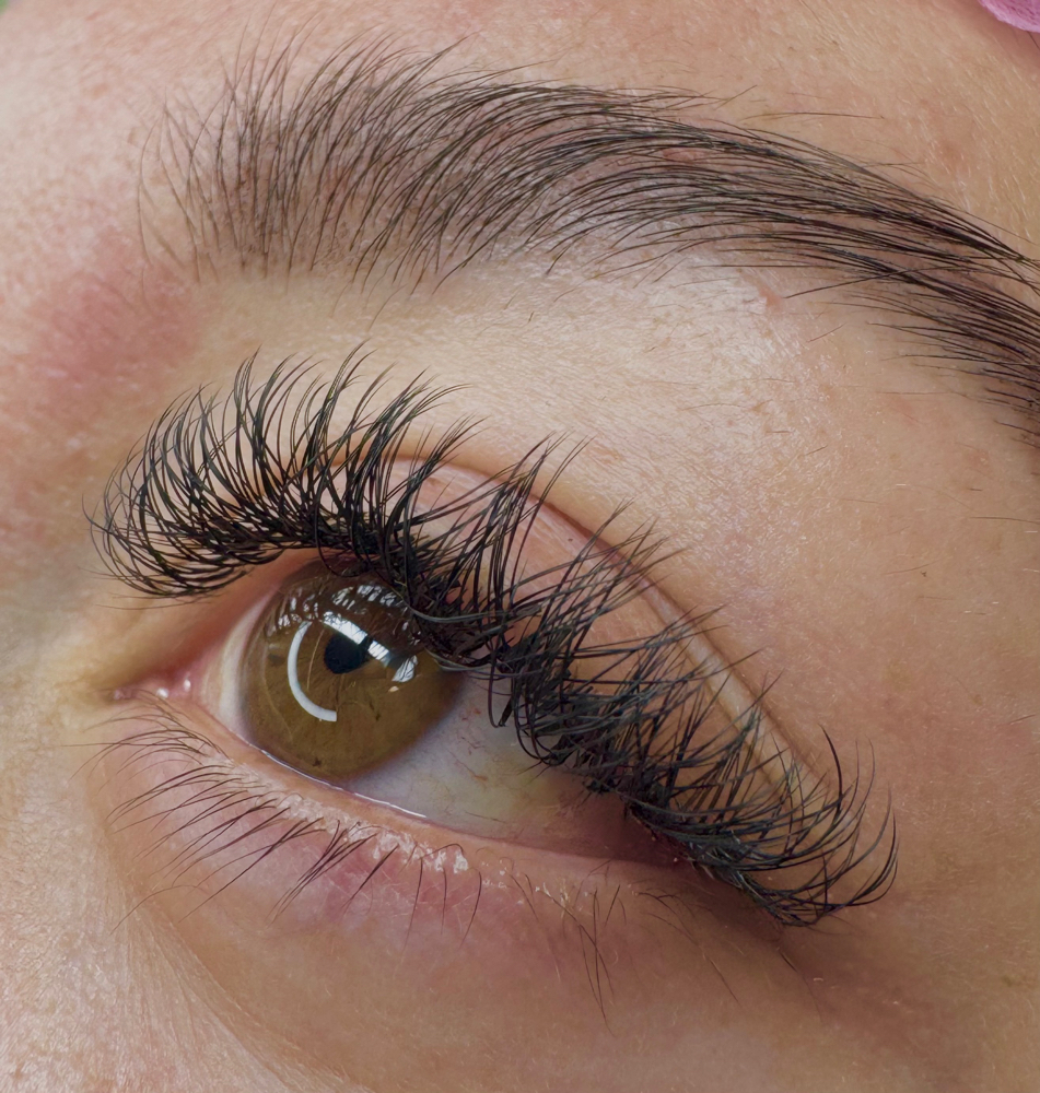 Volumen Hawaiano Filling 2-3 Weeks at Julieth Beauty Studio in Aurora, CO