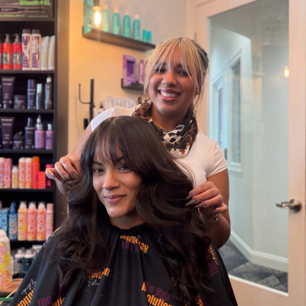 Wash & Blowout Servise at Hair Revolution Estudio Academy in Tampa, FL