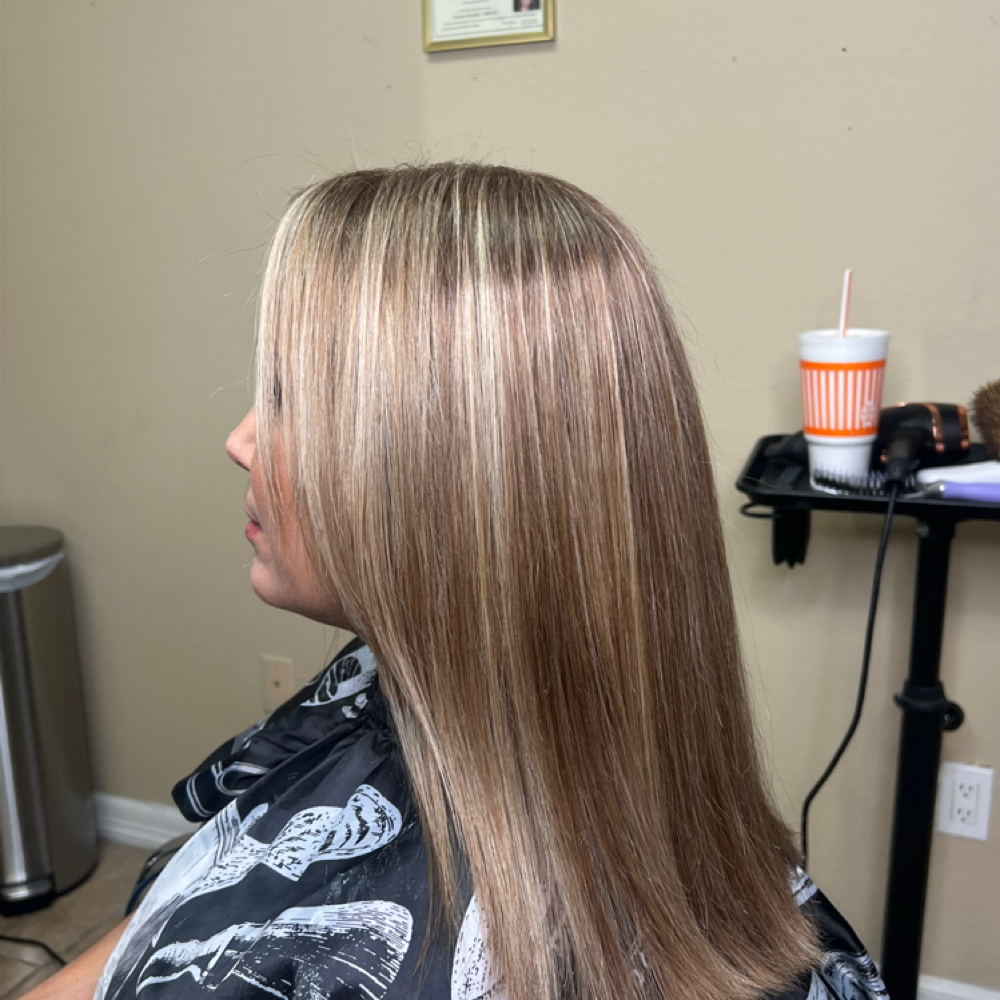 Highlights Con Gorra at Mi Espacio Beauty Salon in San Juan, TX