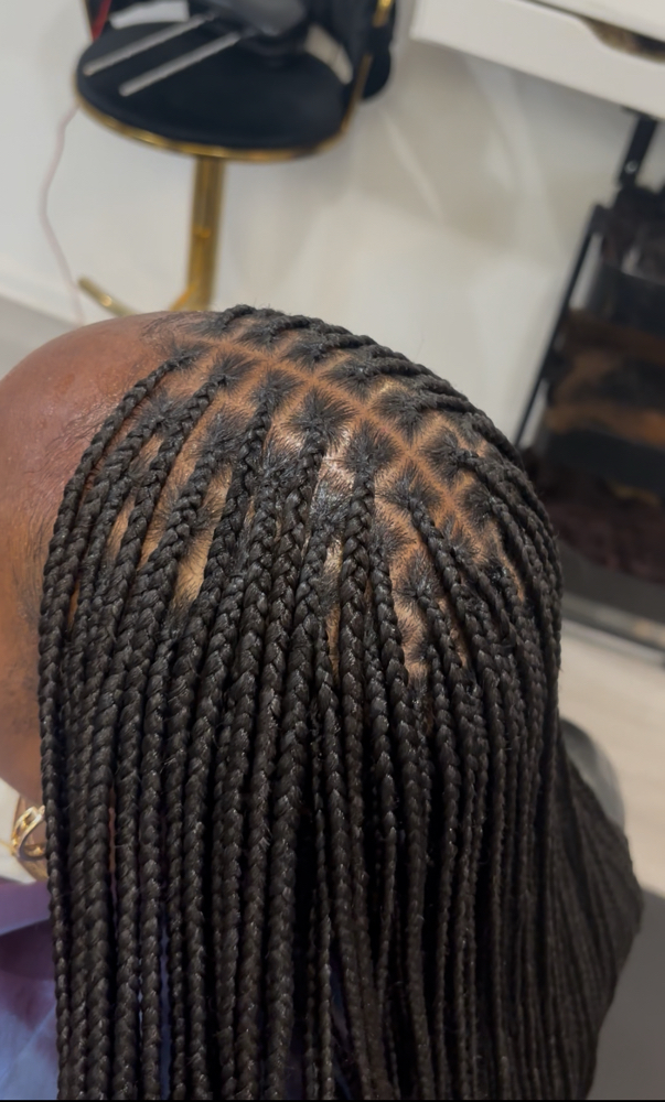 SM-EDIUM KNOTLESS BRAIDS