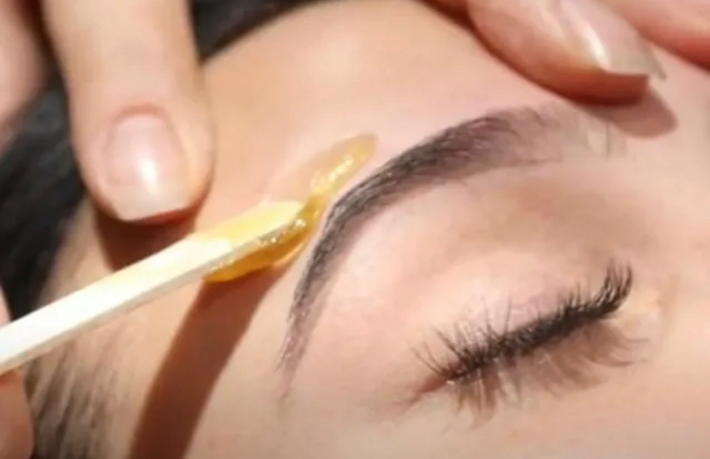 Eye Brow Wax & Shape