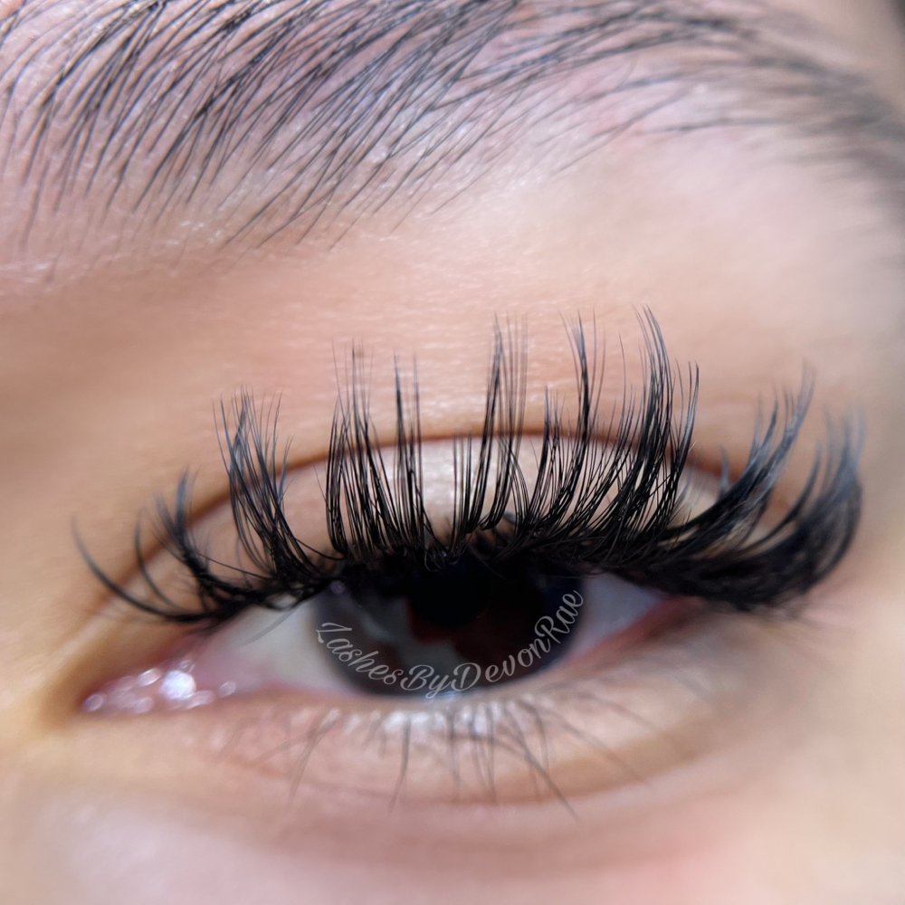 Wispy Classic Lash Set