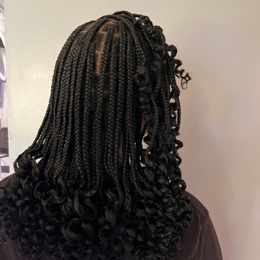 MED Knotless bob at BraidsTwistByKrish in Rochester, NY