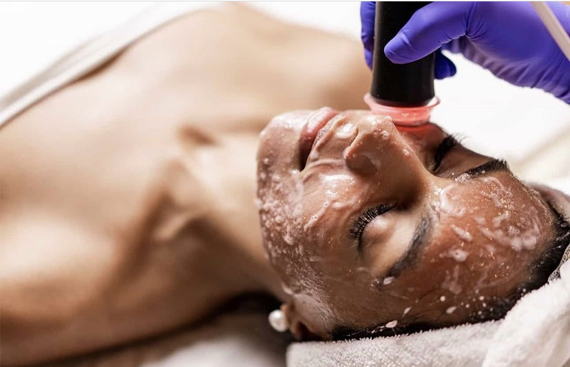 GLO2 FACIAL & DERMAPLANE