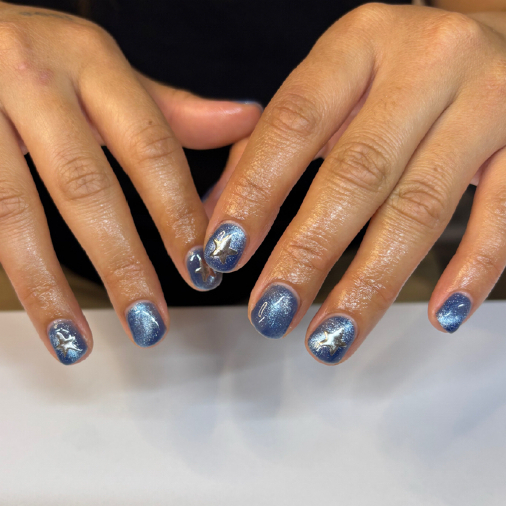 gel manicure at lexi.acrylicss in Janesville, WI