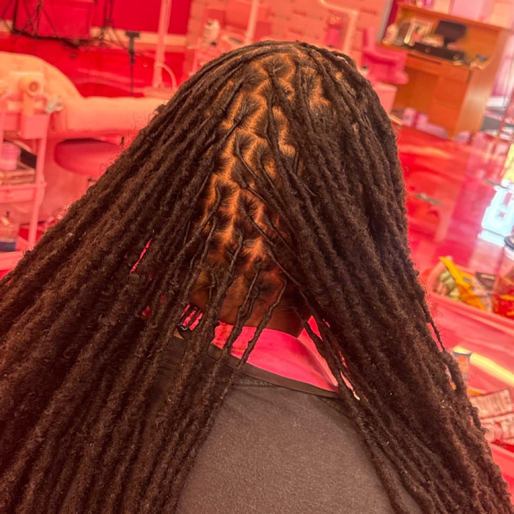 Loc Retwist at The Beaauty Bando in Sacramento, CA