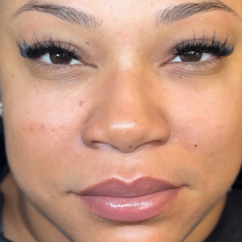 Tailored Wispy Signature Set at Tailored Esthetics in Orland Hills, IL