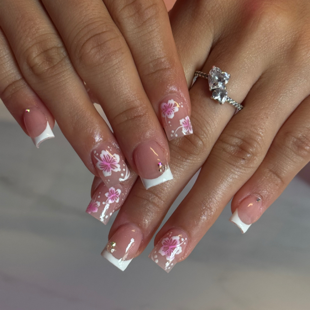 Short Acrylic Set at Ale Beauty in Hobart, IN