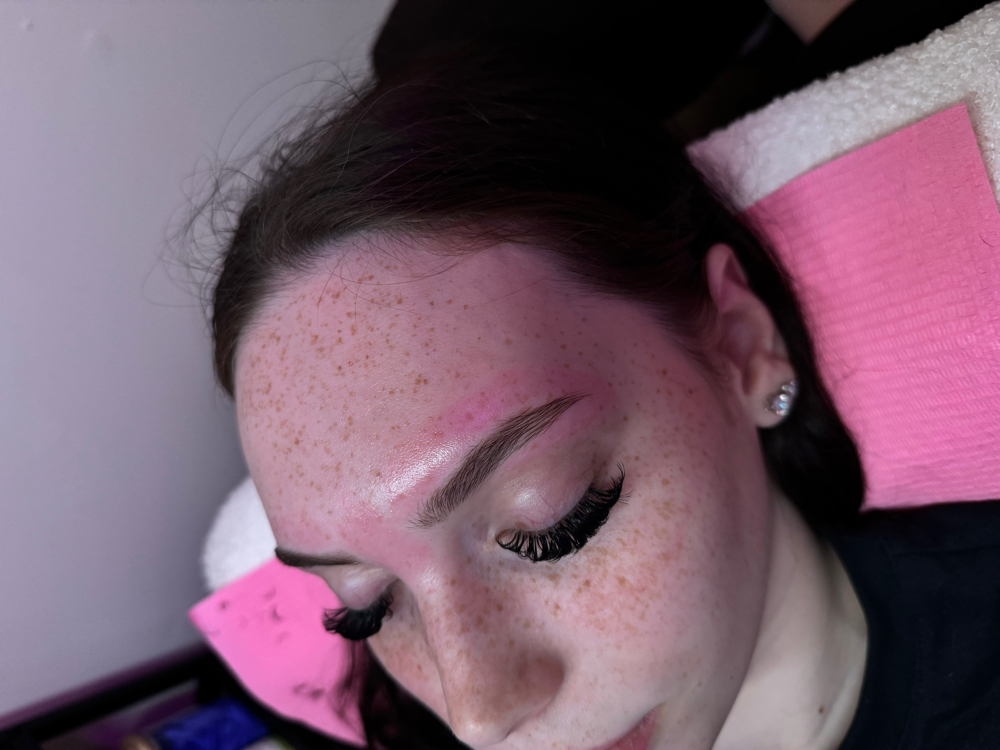 Brow Wax & Tweeze