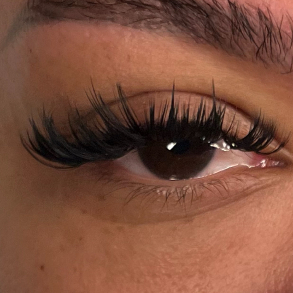 Hybrid Set at Skies Lashes in Phoenix, AZ