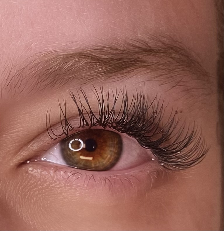 Classic-Lash Extensions