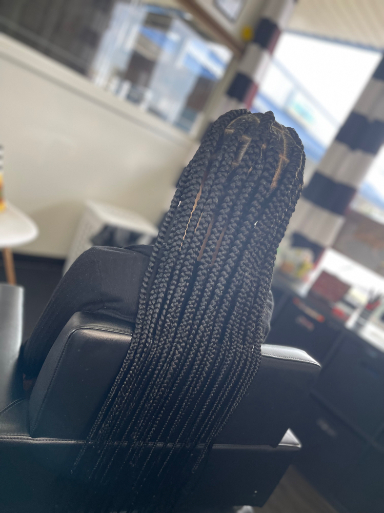 Jumbo Knotless Braids