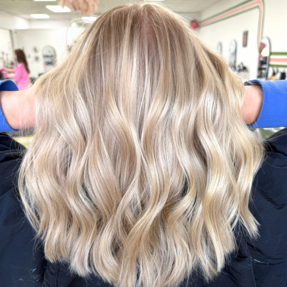 Full Blonding - MW at Elsewhere Salon in Richmond, KY
