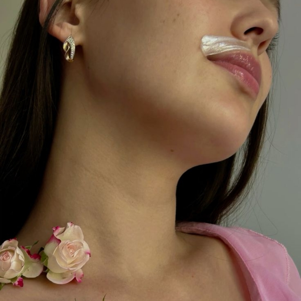 Lip Wax at Moon and Sea Luxury Salon LLC in Avon, CT