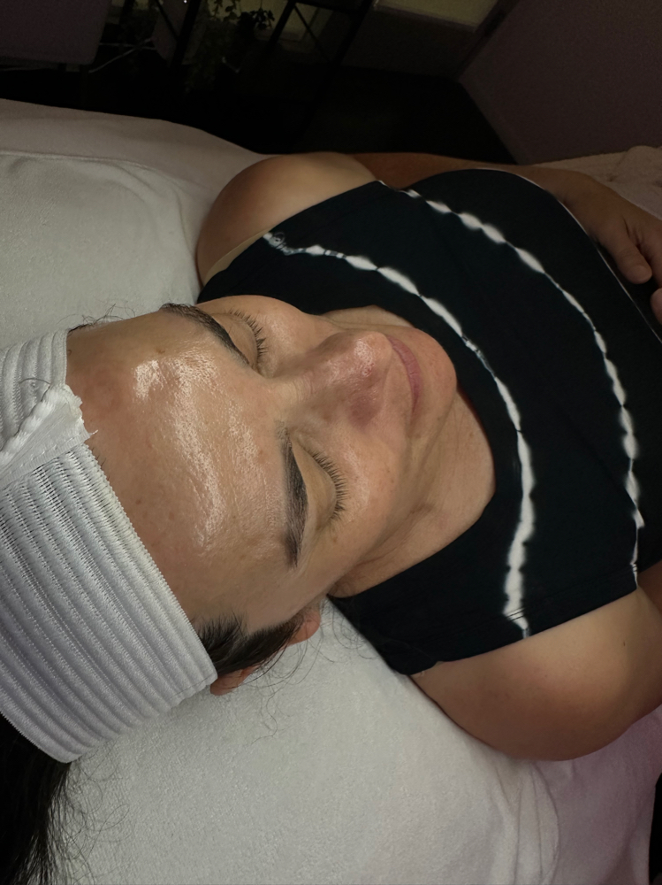 Hydrating Glow Facial