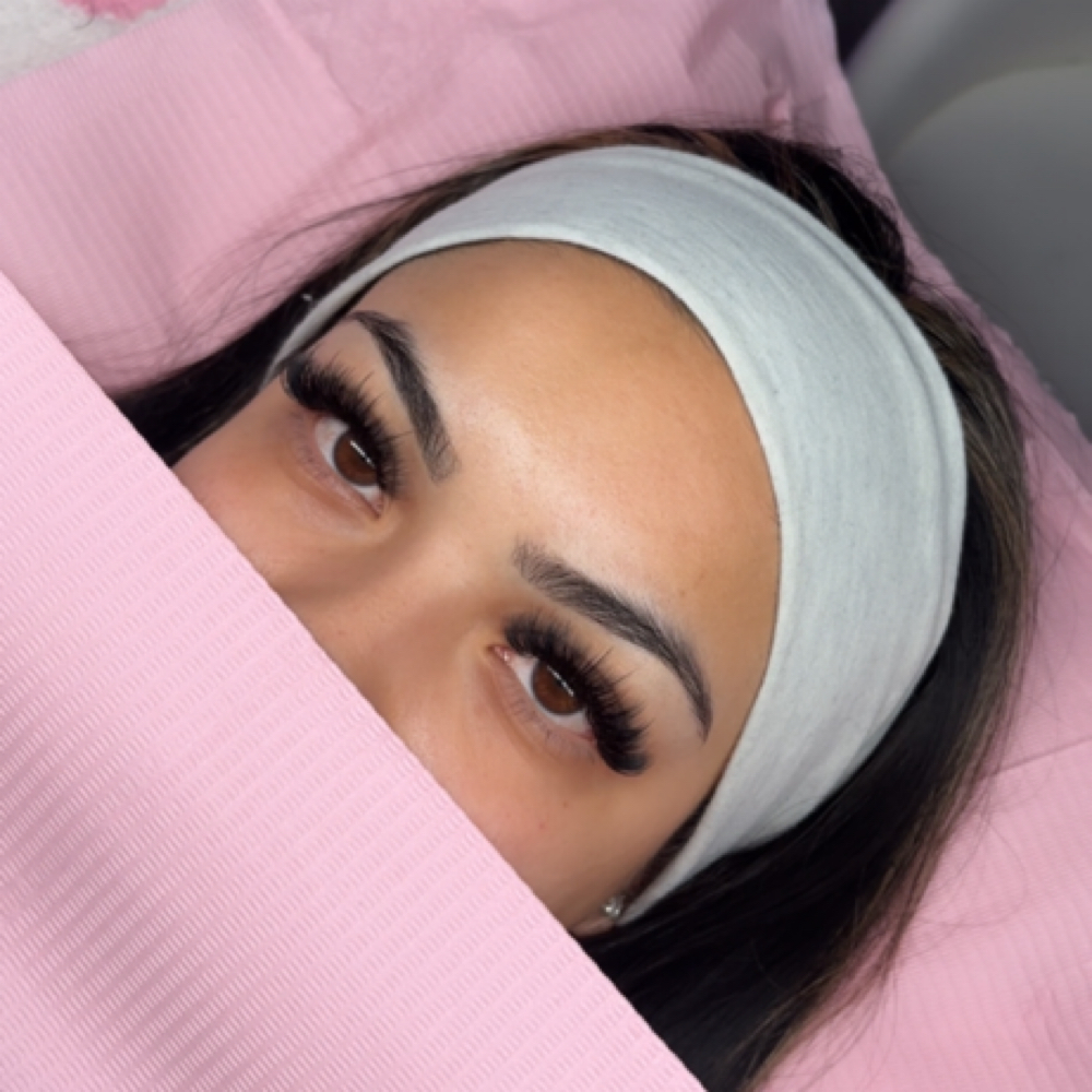 mega volume lash extentions at hairdonebyPJ