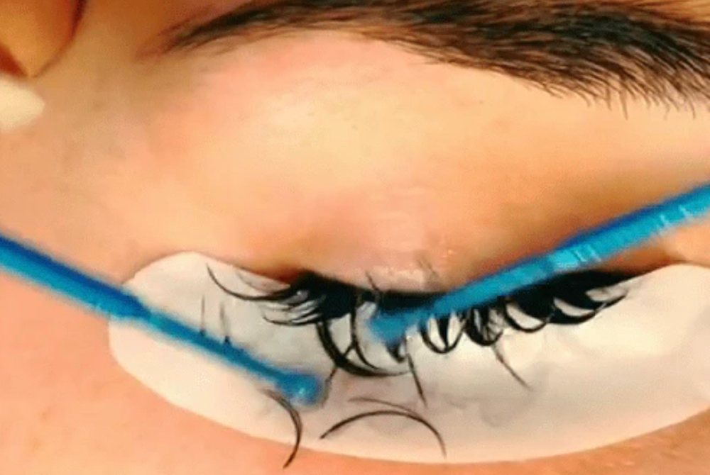 Lash Removal