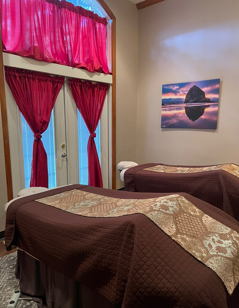 Couples Massage 60 Mins at Majestic