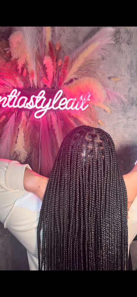Smedium Knotless Braids